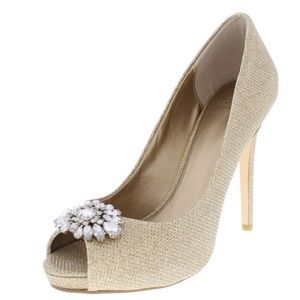 NWT Belle Badgley Mischka GOLD peep toe heel